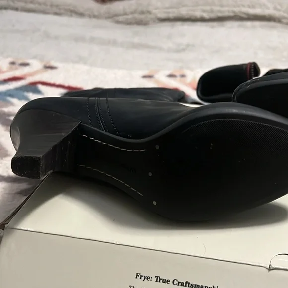 Frye boots. Dannika piping zip boot Size 9. - Picture 5 of 7